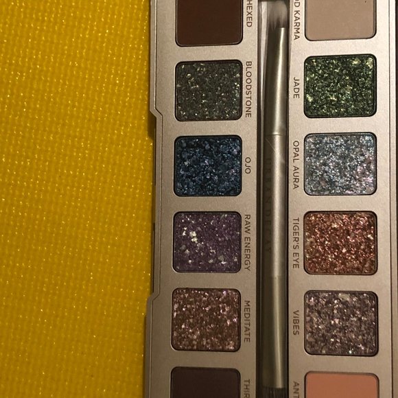 Urban Decay Eyeshadow palette - Picture 2 of 3